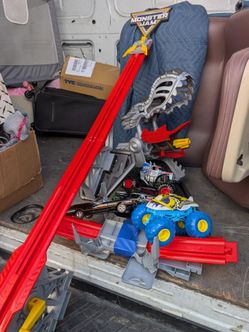 Monster Jam ThunderROARus Drop Playset 6ft Wall Mounted Track Sounds LOT LOOK