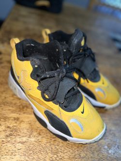 NIKE BASKETBALL SHOES