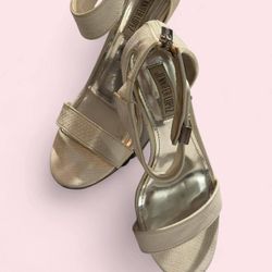 Jennifer Lopez Ivory Textured Ankle Strap High Heels size 9