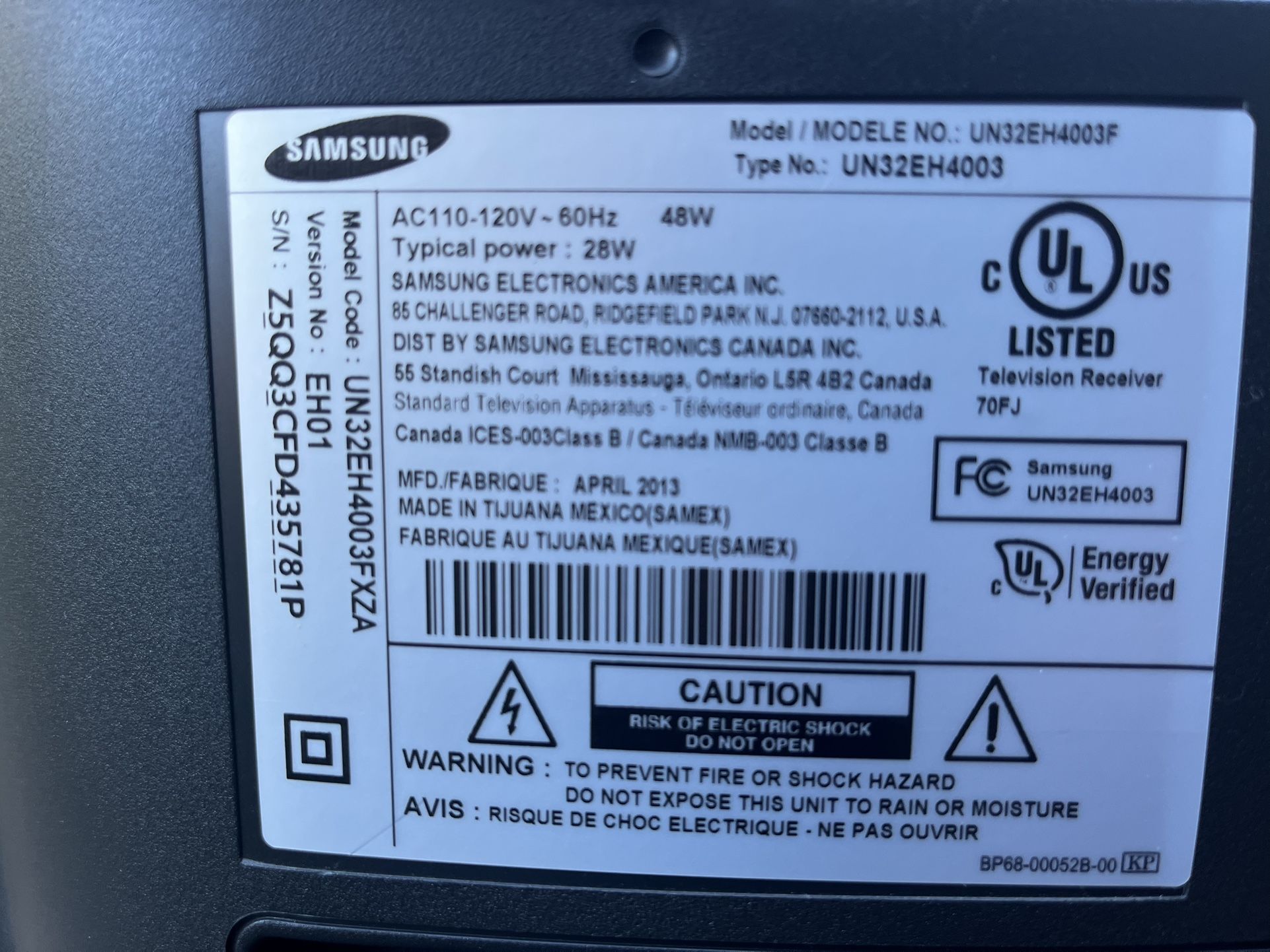 Samsung 32” TV w/Roku device included