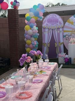 Kids Table *R-e-n-t-a-l