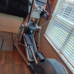 Precor EFX 835 w/P30 Console Elliptical CrossTrainer 