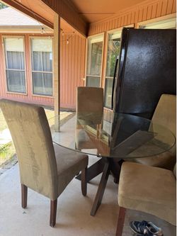 4-chair dining set