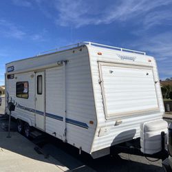 2001 Weekend Warrior Toy hauler / Trailer 