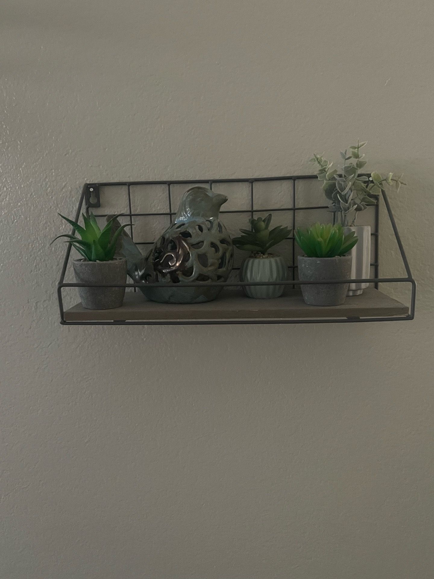 Wire shelf with cute decorations