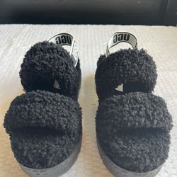 UGG OH FLUFFITA Lambskin Platform black Sandal Size  8