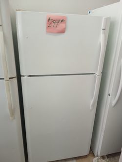 SALE White refrigerator Kenmore ex large excellent condition clean . Warranty . Delivery available . 2203 Fowler st. Ft. Myers 33901