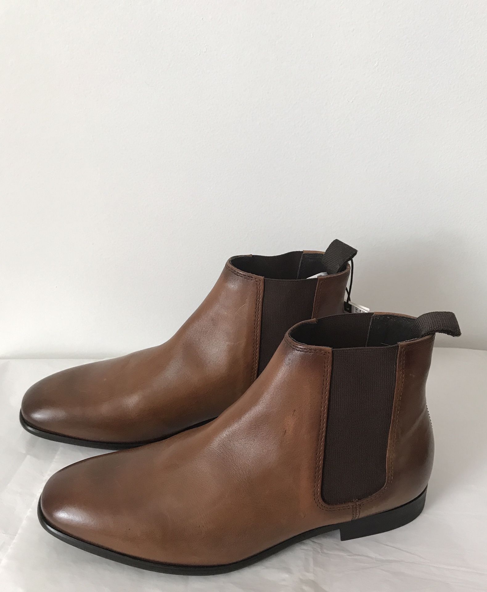Zara Men’s Chelsea Leather Boots- New Condition Size 7