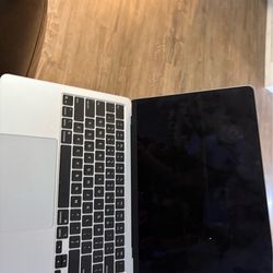 13-INCH MACBOOK AIR WITH M4 CHIP