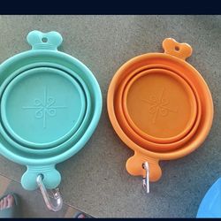 Puppy Feeding Bundle 2 Silicone Collapsible Bowls And 2 Silicone Treat Bags
