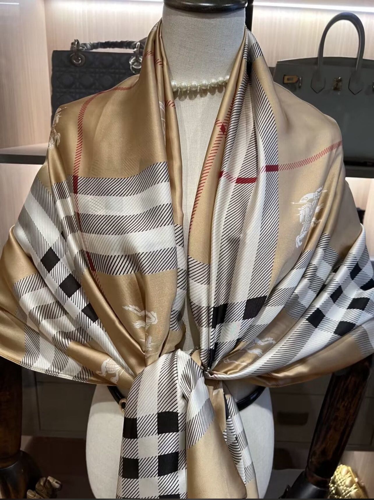 Luxury Burberry Scarf 🧣