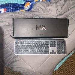 Logi Bluetooth Keyboard 