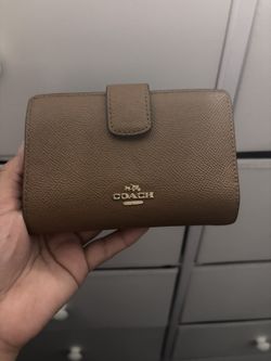 Coach Medium Corner Zip Wallet