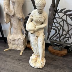 $150 Vintage Grecian style garden statue 33”h