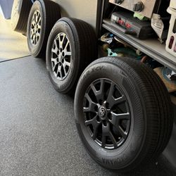 Toyota rims and tires (brand new, less than 500 mi)