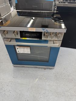 Bosch 800 series industrial Pro Stainless Steel induction Range
