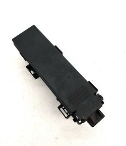 1(contact info removed) Jeep Wrangler TJ Engine Bay Fuse Box p(contact info removed)5am 4.0l OEM