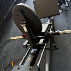 Hack Squat Machine