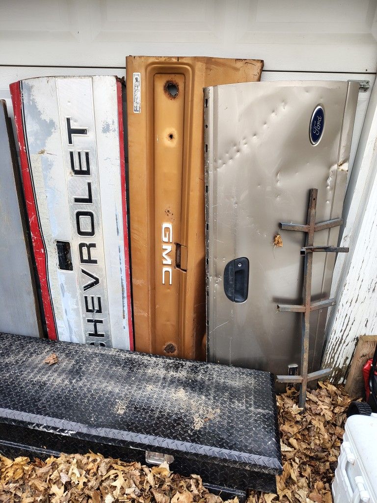 Tailgates And Toolbox