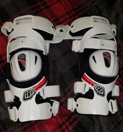 Troy Lee designs knee braces
