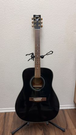 Yamaha F335 Acoustic Guitar