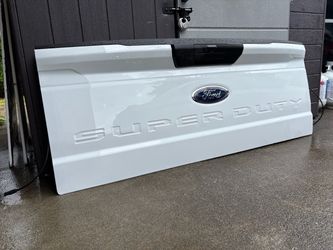 2026 F-350 Tailgate * Blemish on the plastic as noted in the picture *