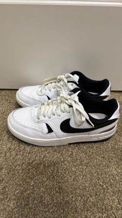Nike Low-Top White Sneakers 8.5 Women’s