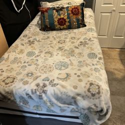 Twin bed in very good condition