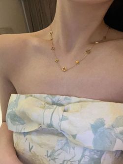 Gold Clover Charm Necklace – Minimalist Luxury Style, Titanium Steel