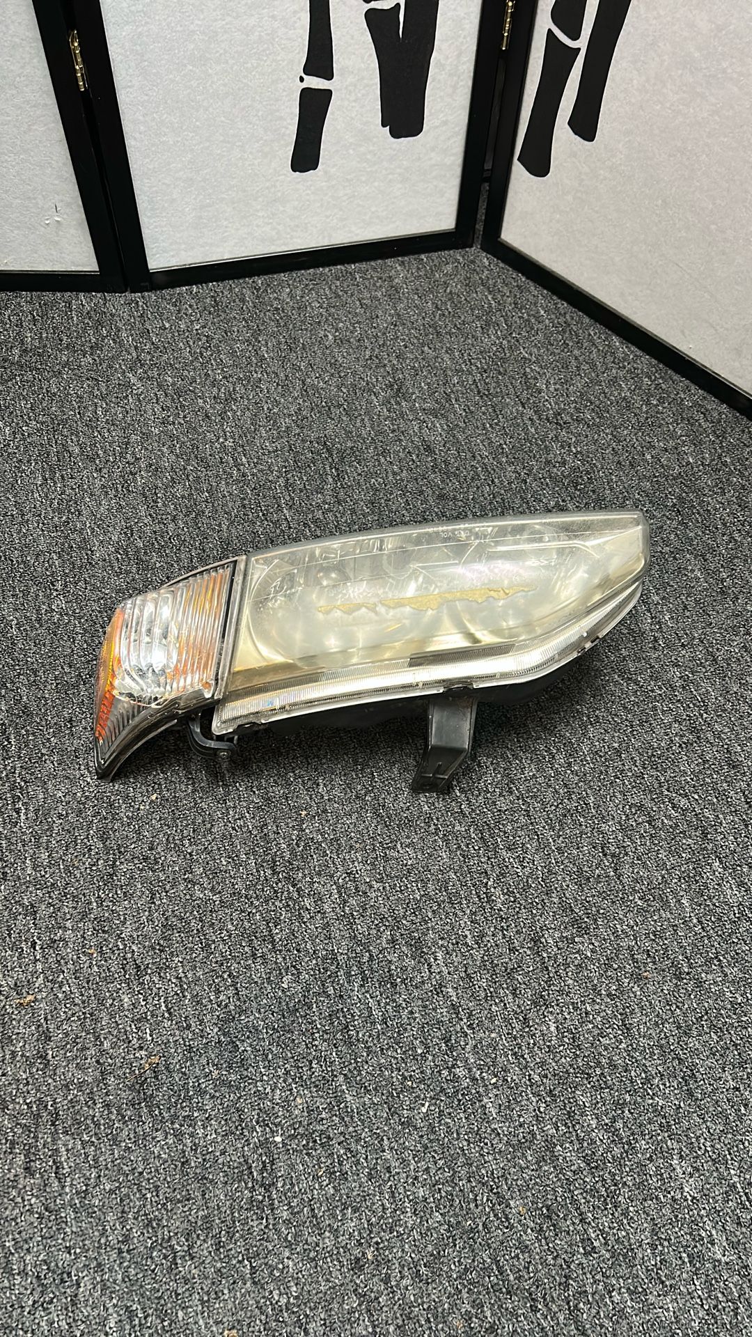 2002 -2004 Isuzu Axiom Driver Front Left Headlamp Hazy P0642 OEM
