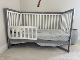 Used Baby Crib/Convert Day Bed
