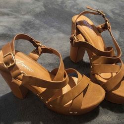 Brand New Women’s Platform Heels – Size 6