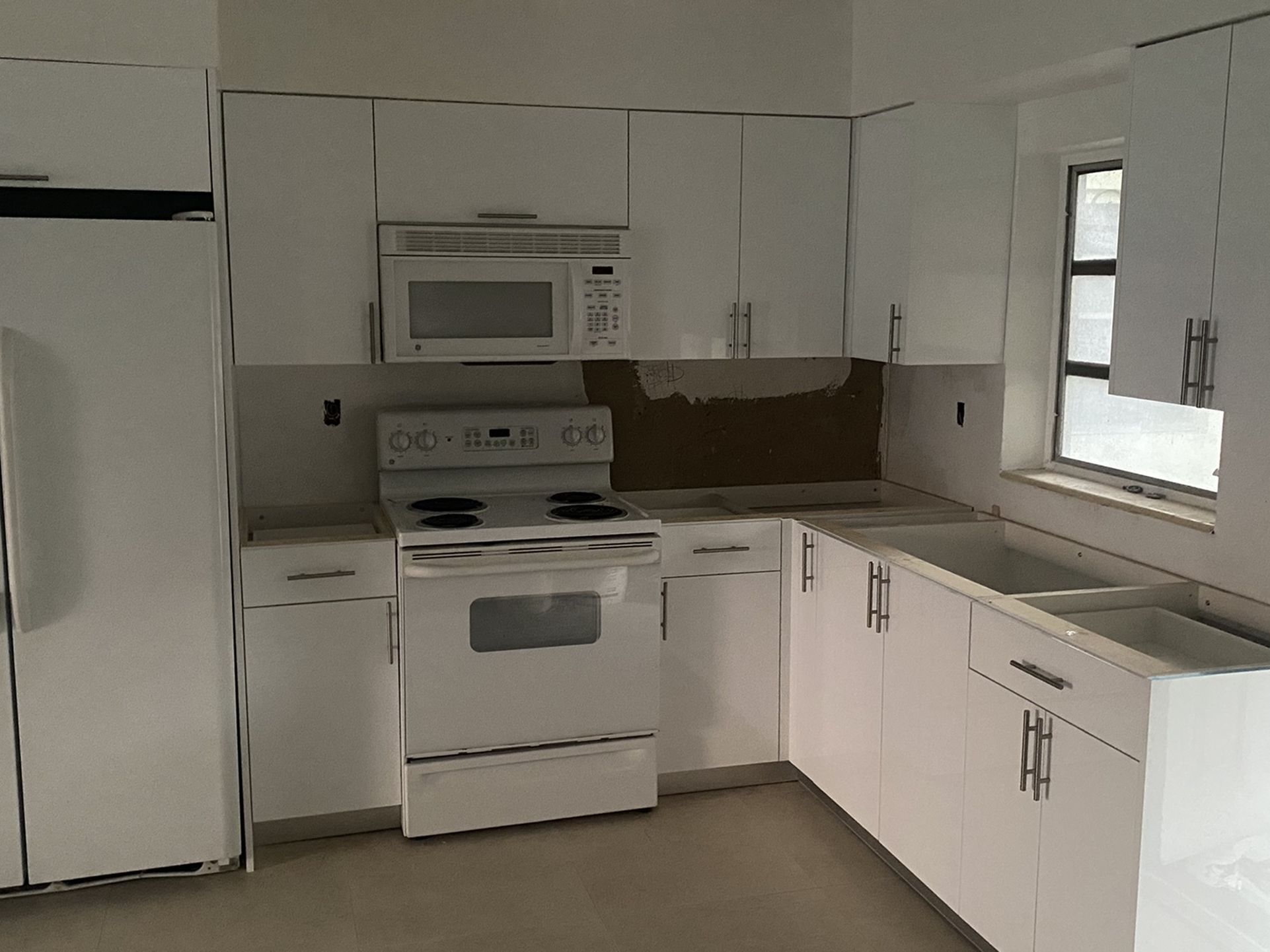 Kitchen Cabinets In Plywood Acrylic Doors