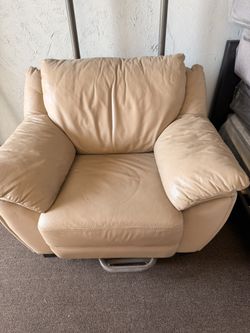 SINGLE COUCH LEATHER!!! NEW!! BEIGE COLOR? SIZE 36X40X36