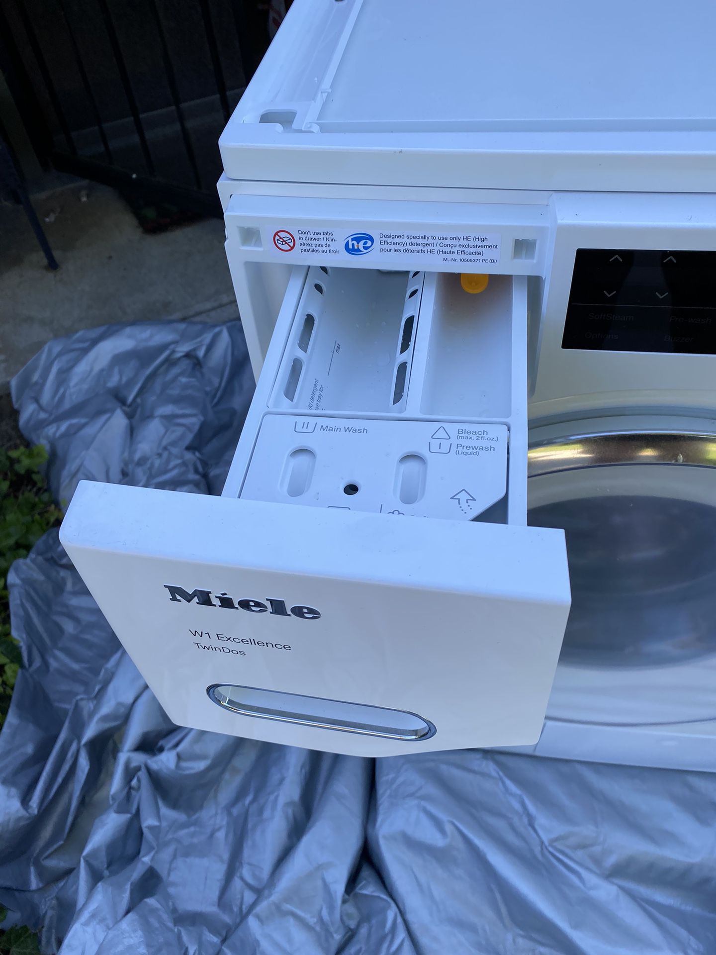 Miele W1 Washer wxf660wcs With Stacker Kit Attached