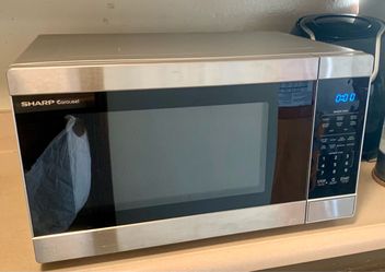 Sharp Carousel CountertMicrowave Oven (Model No. SMC1662DS)