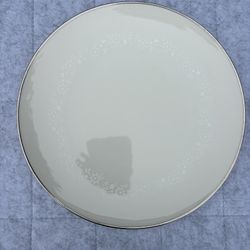 Noritake Ivory China Plate Set