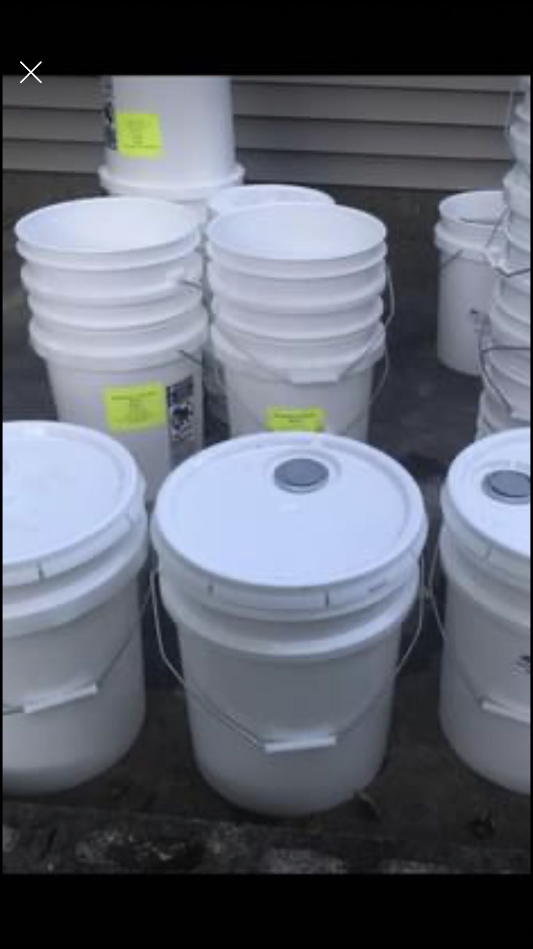 White Plastic 5 Gallon Buckets Food Grade Like New $3 With Cover $2 Without Covers