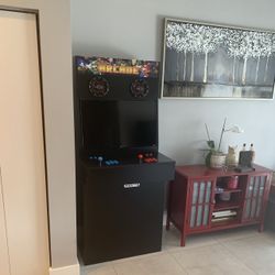 Arcade Machine With Over 16000 Games.