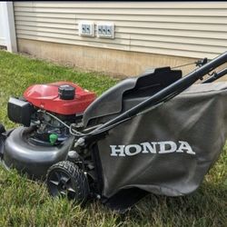 Honda 21" Self Propelled, Variable Speed, Gas Lawn Mower
