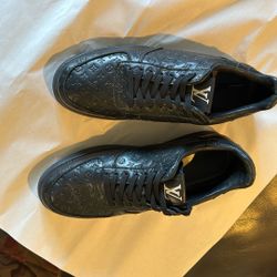 Louis Vuitton. God Condion. 11. Size. 450 $leather.