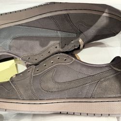 Size 12.5. New. Jordan 1. Velvet Brown. 