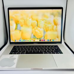 Apple MacBook Pro 15” 2016 TouchBar 2.9Ghz QuadCore I7 16GB RAM 500GB SSD RADEON PRO 460