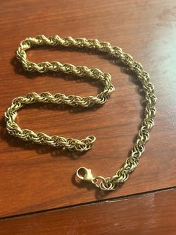 The Sovereign’s Chain: 18K Italian Gold Heavy Gauge Talisman