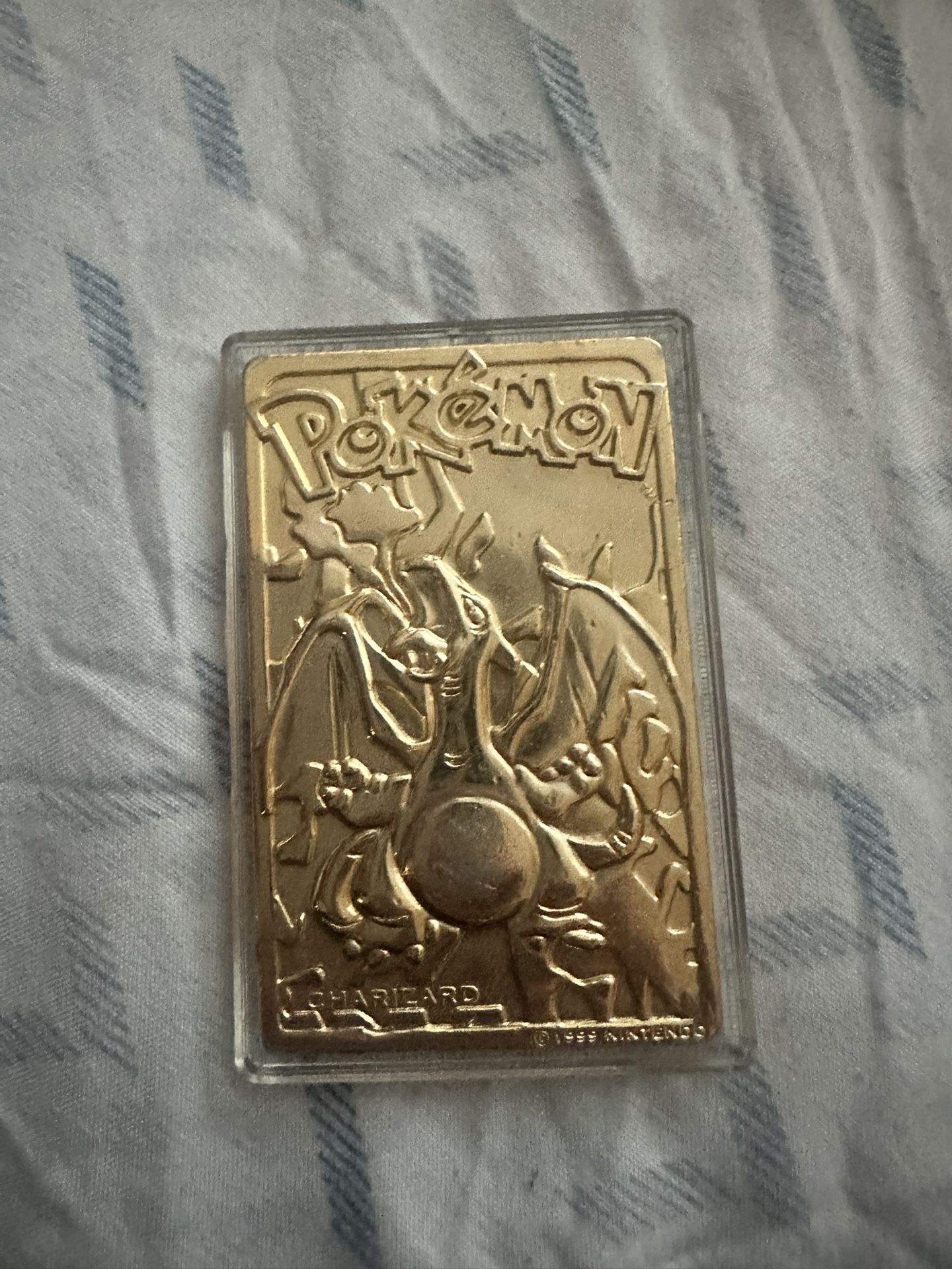 Gold Charizard Pokémon Card