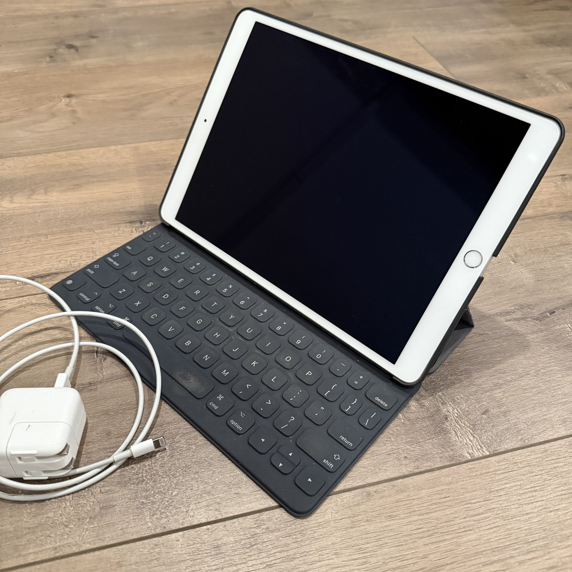 Apple ipad air 3rd generation 64gb cellular With Smart Keyboard for ...