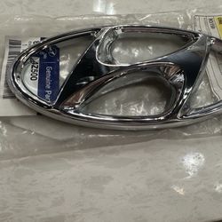 Ornament Pad - Hyundai (86300-4Z500)