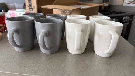 8 mugs! (4 ceramic 4 stoneware)