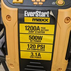 Everstart Maxx Jumpstarter Ac Power  & 120 PSi Air compressor