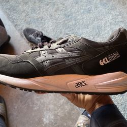 ASICS GelSaga Black 9.5